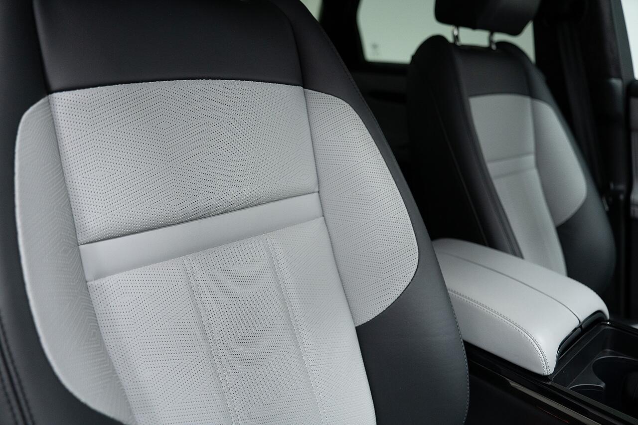 Land Rover Range Rover Evoque view 3