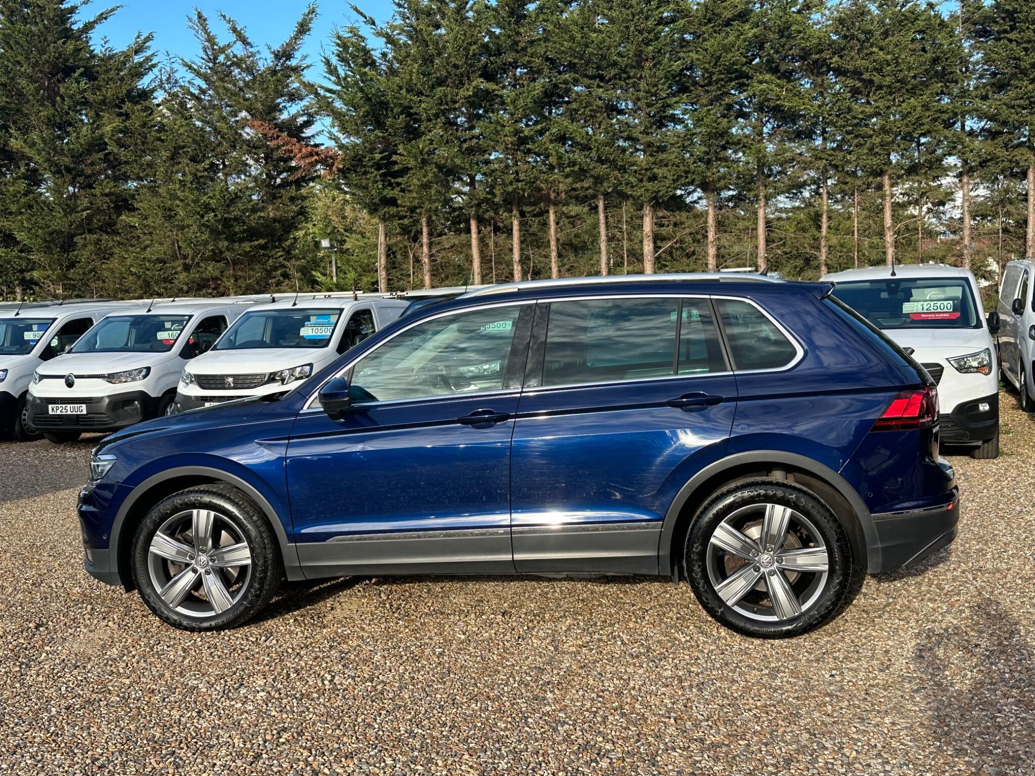 Volkswagen Tiguan view 2