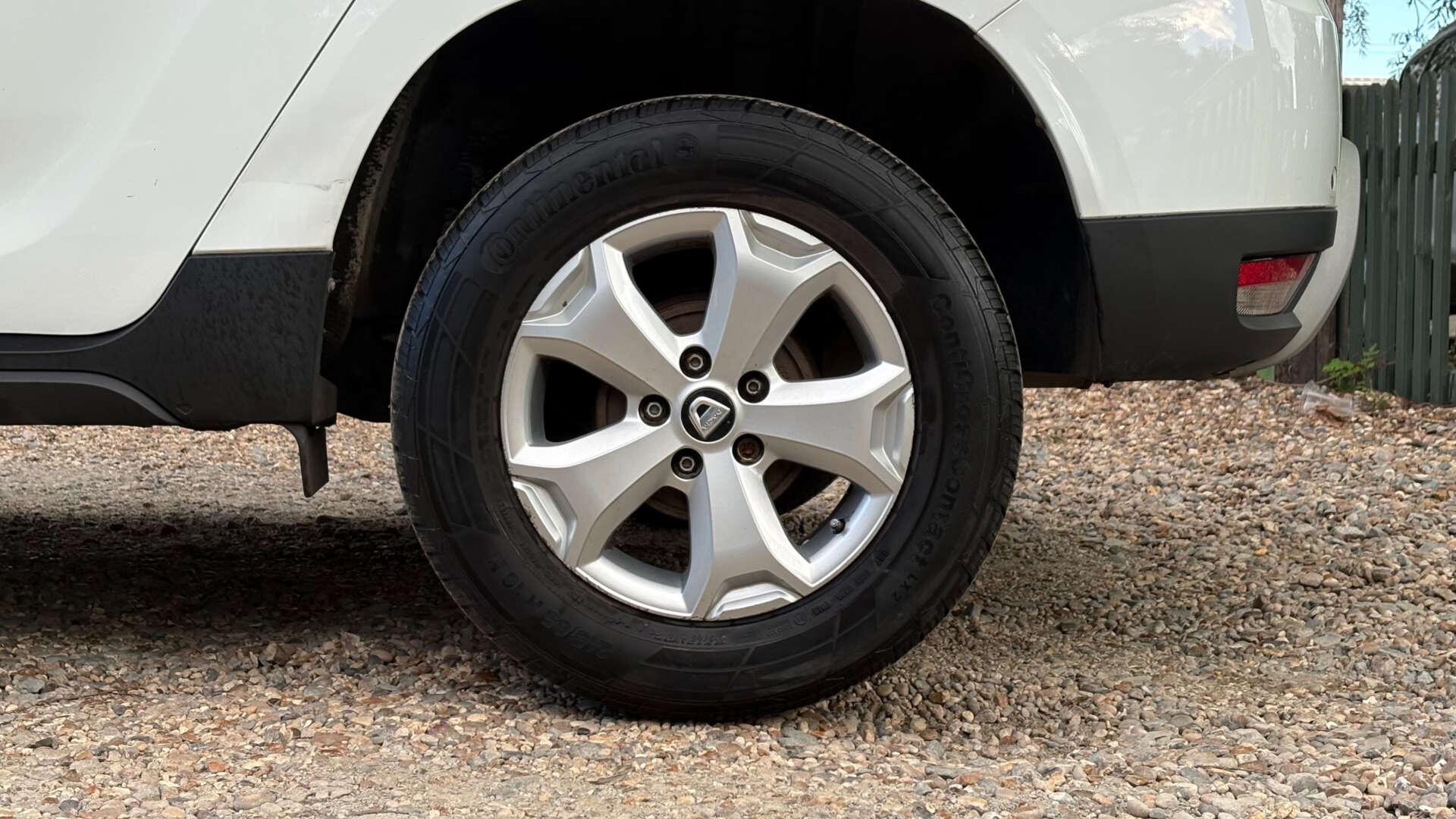 Dacia Duster view 38