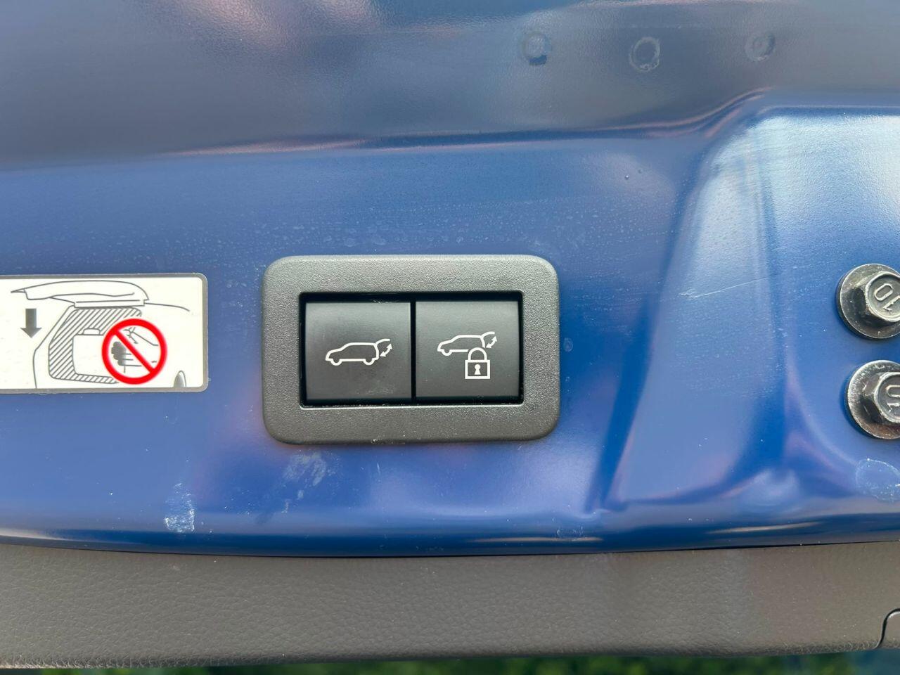 Toyota Prius view 34