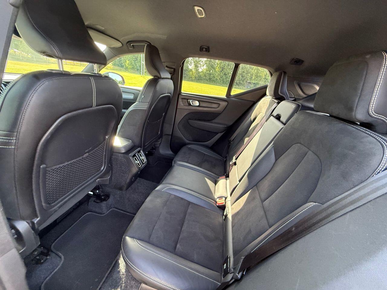 Volvo XC40 view 45