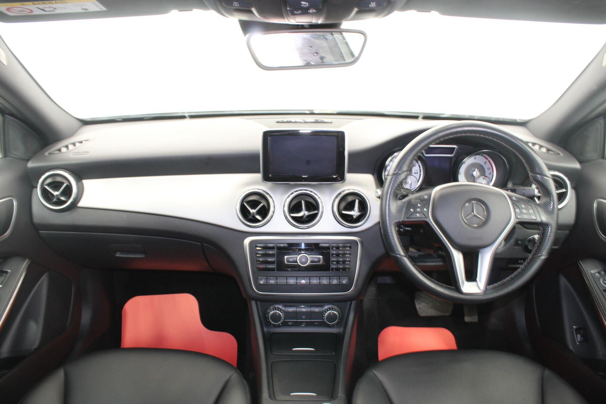 Mercedes-Benz Gla view 31