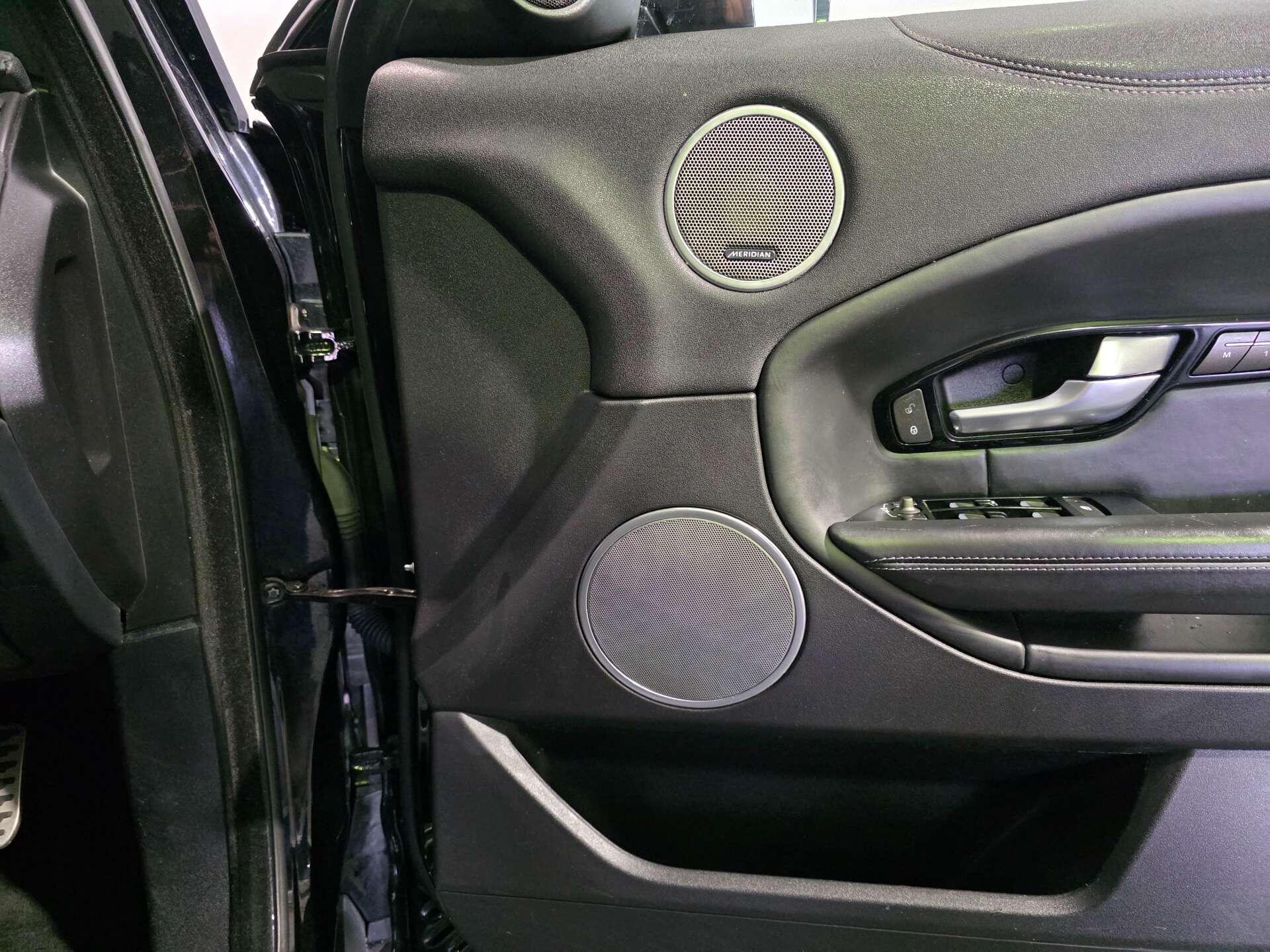 Land Rover Range Rover Evoque view 28