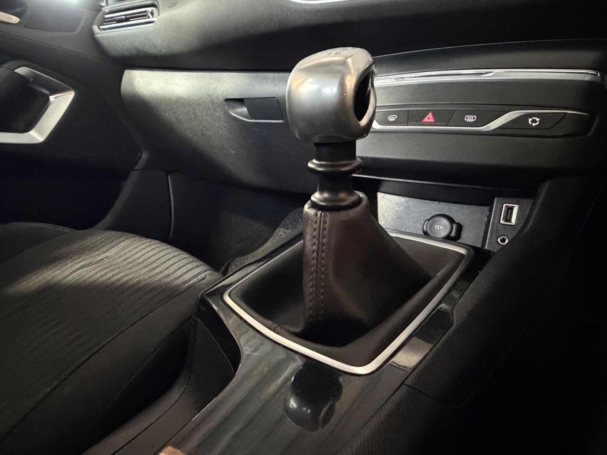 Peugeot 308 SW view 12