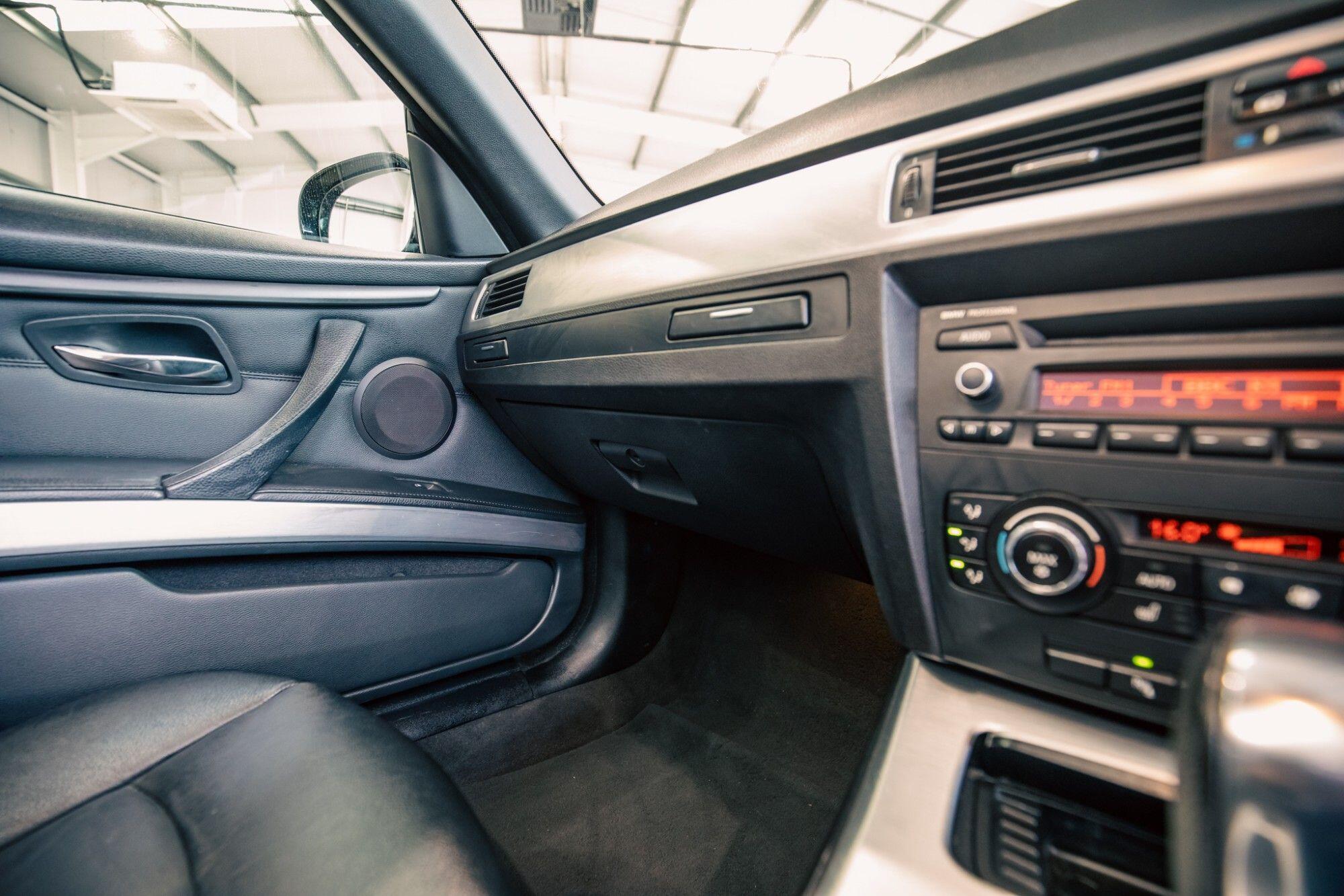 BMW 3 Series view 20