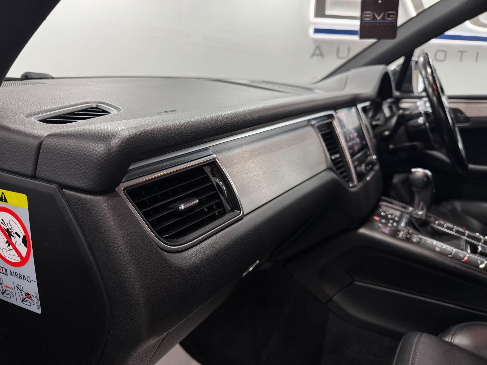 Porsche Macan view 56