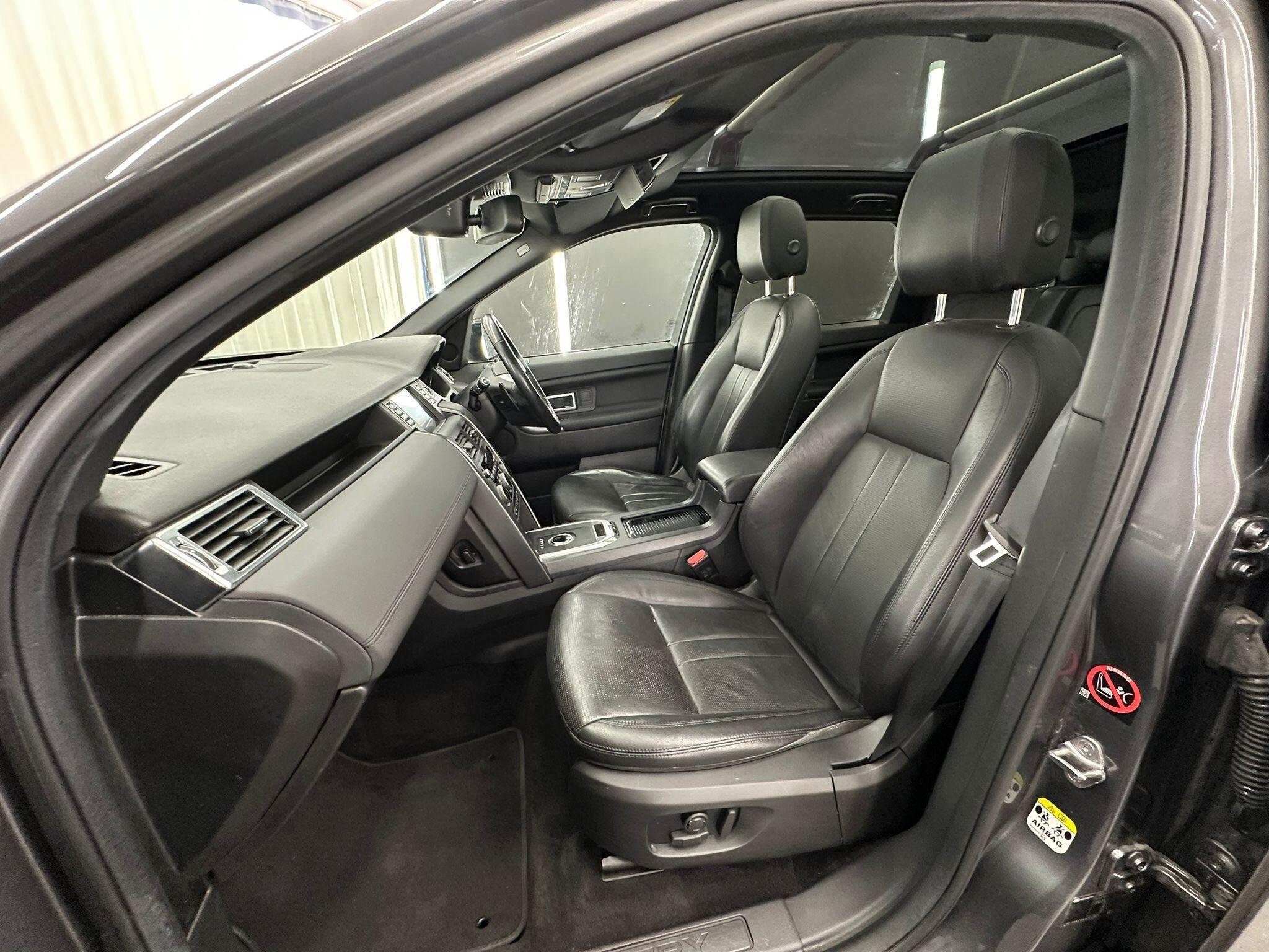 Land Rover Discovery Sport view 25