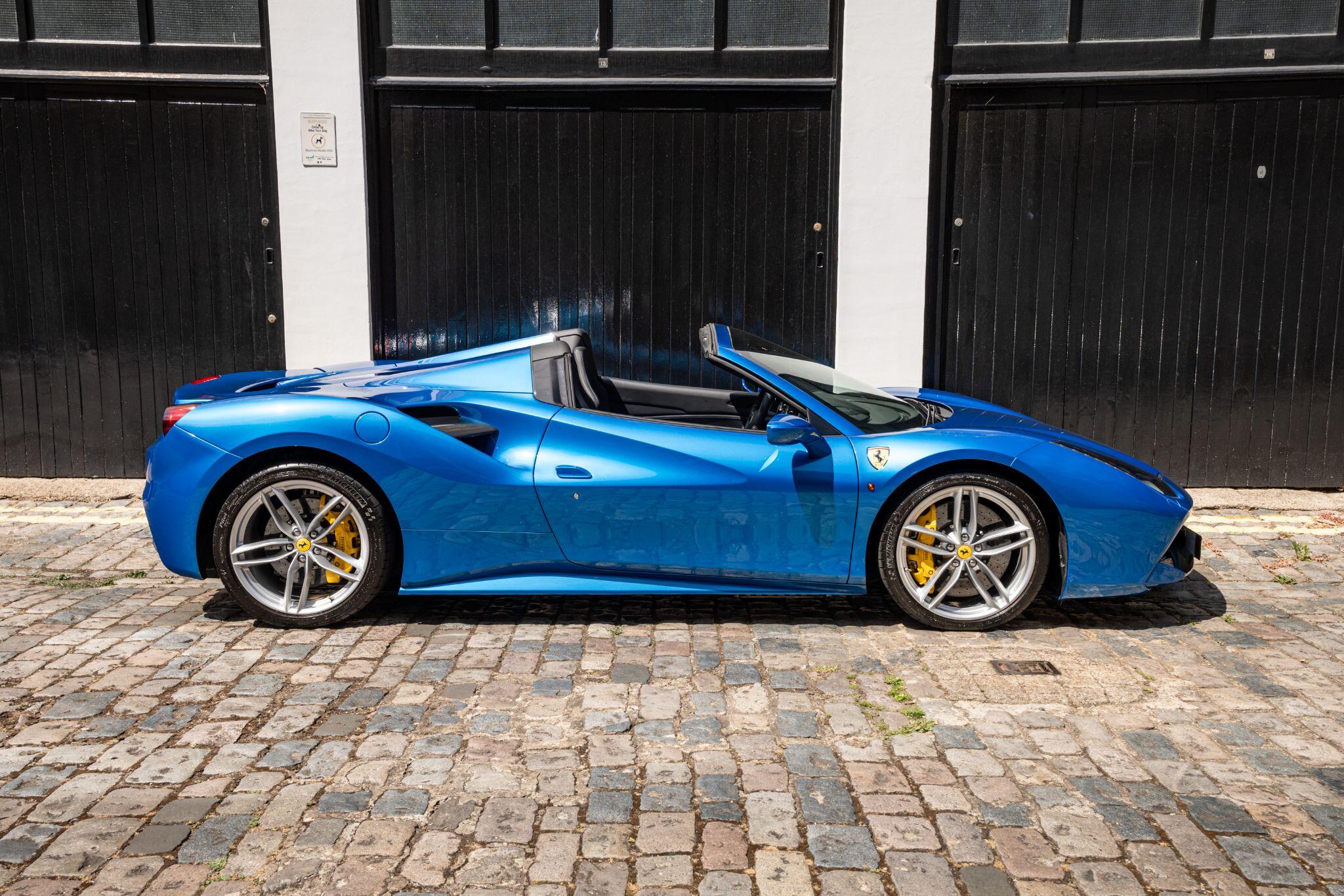 Ferrari 488 view 14