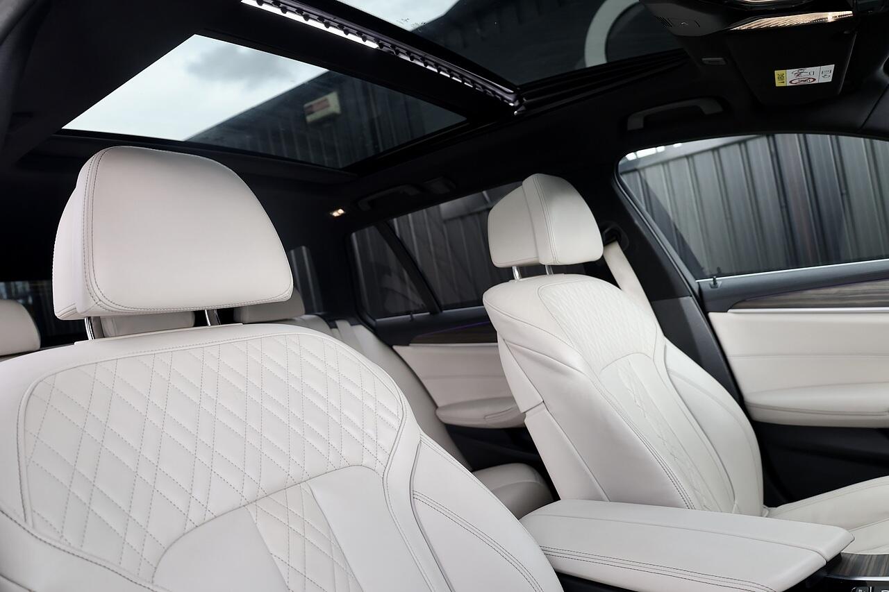 BMW 5 Series view 7