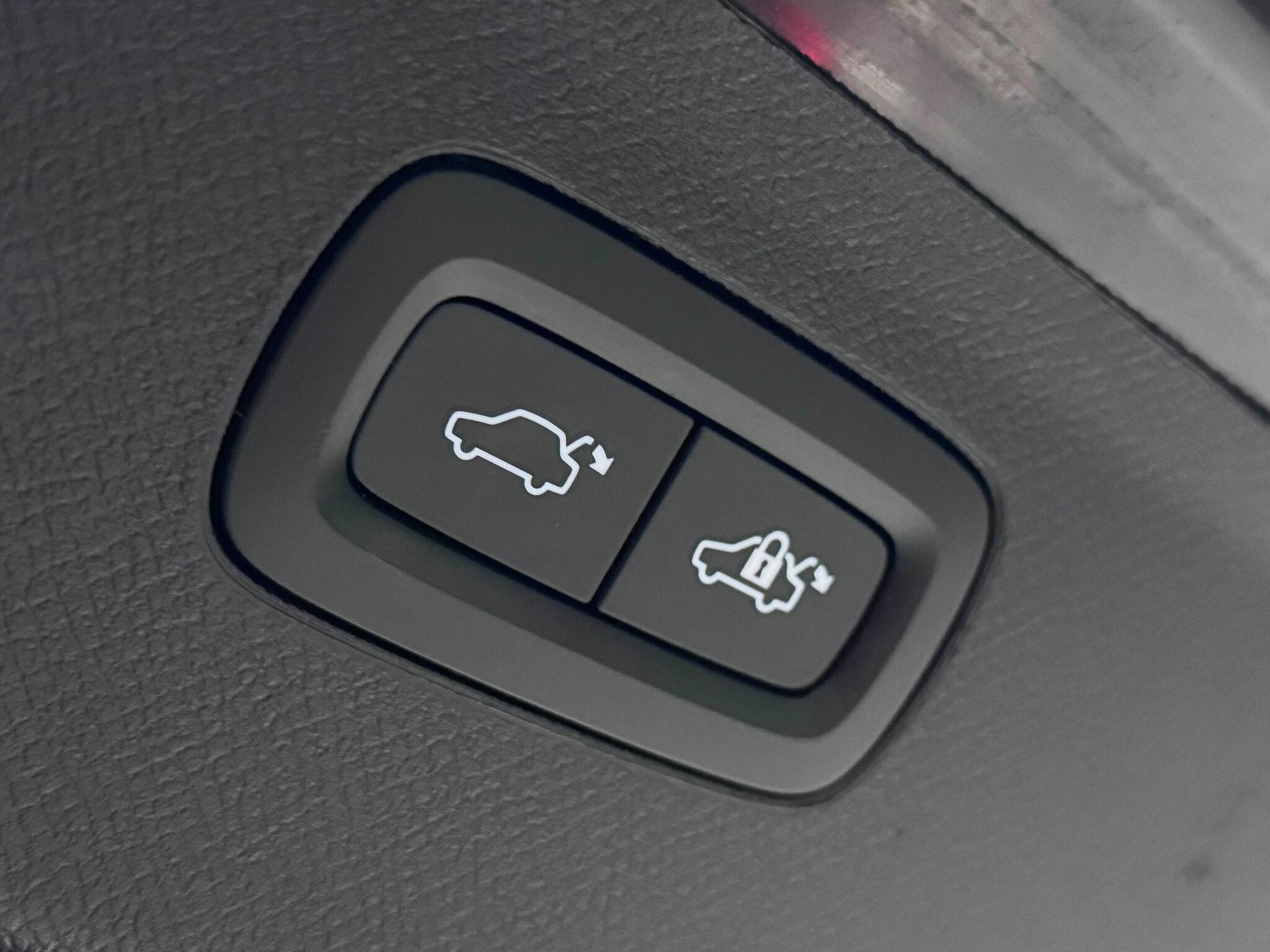 Volvo XC90 view 11