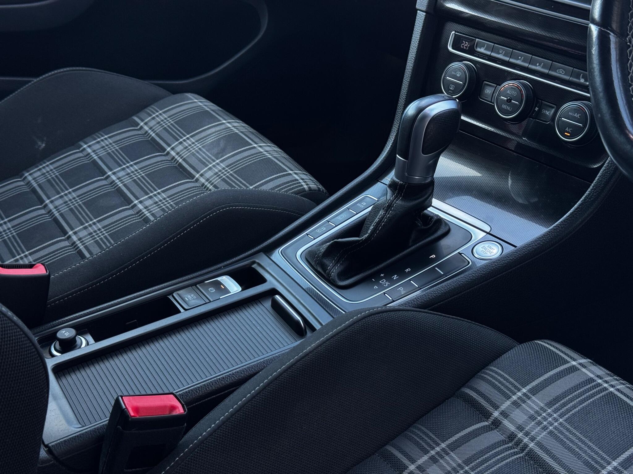 Volkswagen Golf view 21