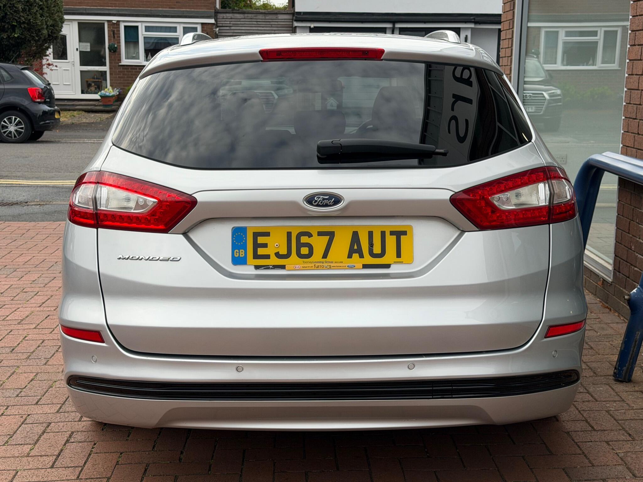 Ford Mondeo view 18