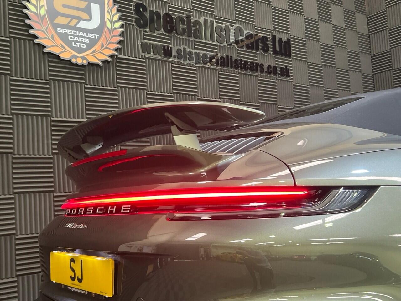 Porsche 911 view 13