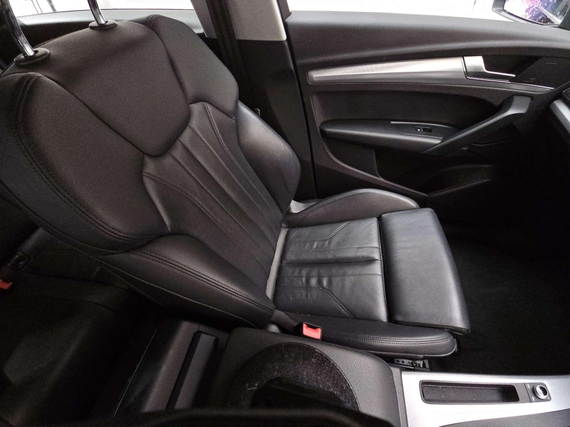 Audi Q5 view 10