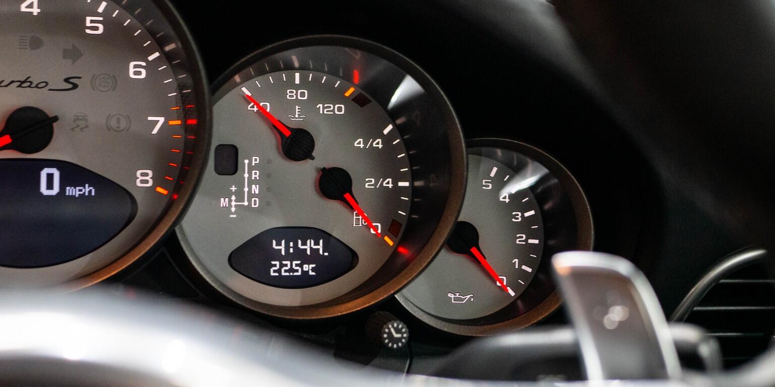 Porsche 911 view 33