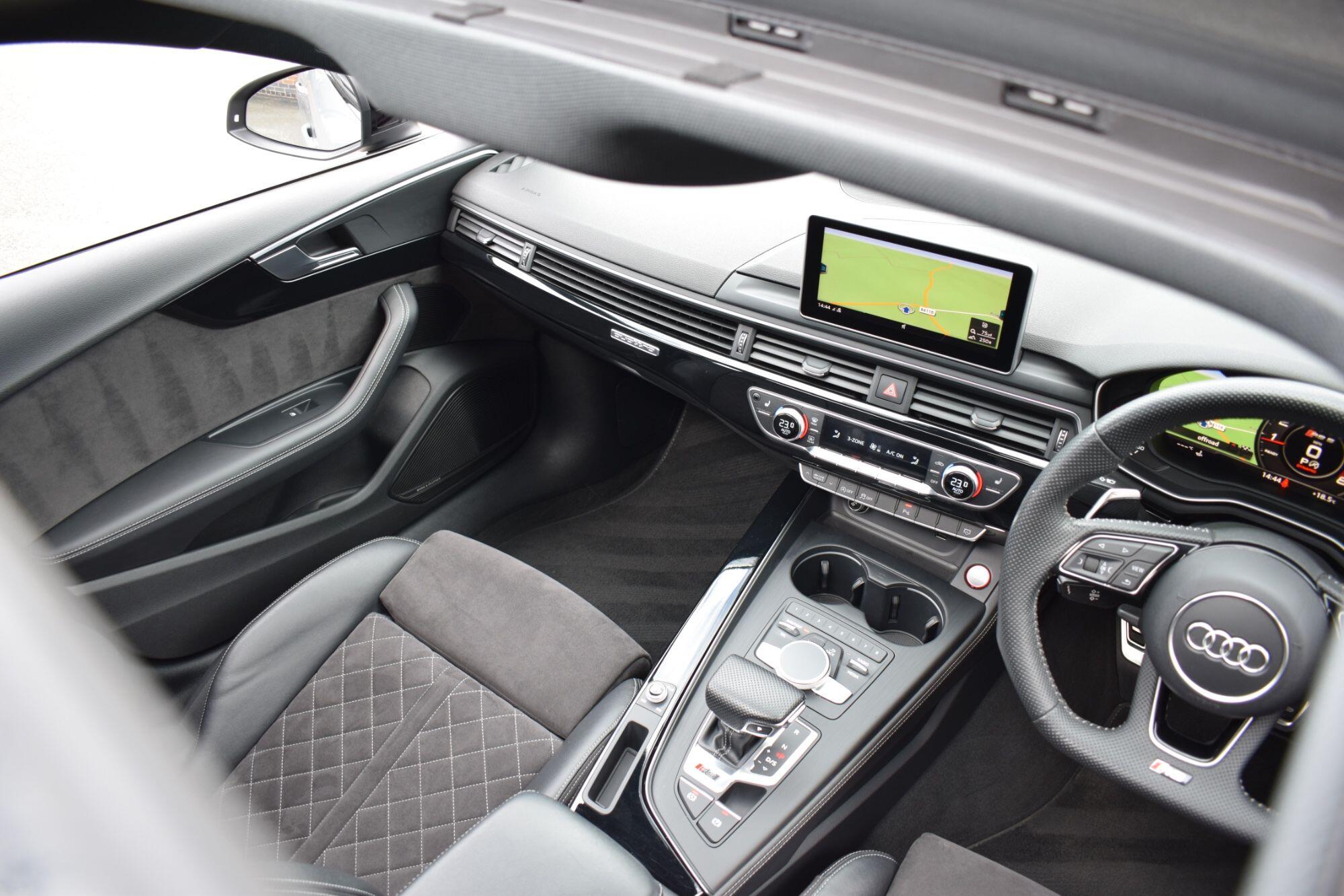 Audi RS5 view 21