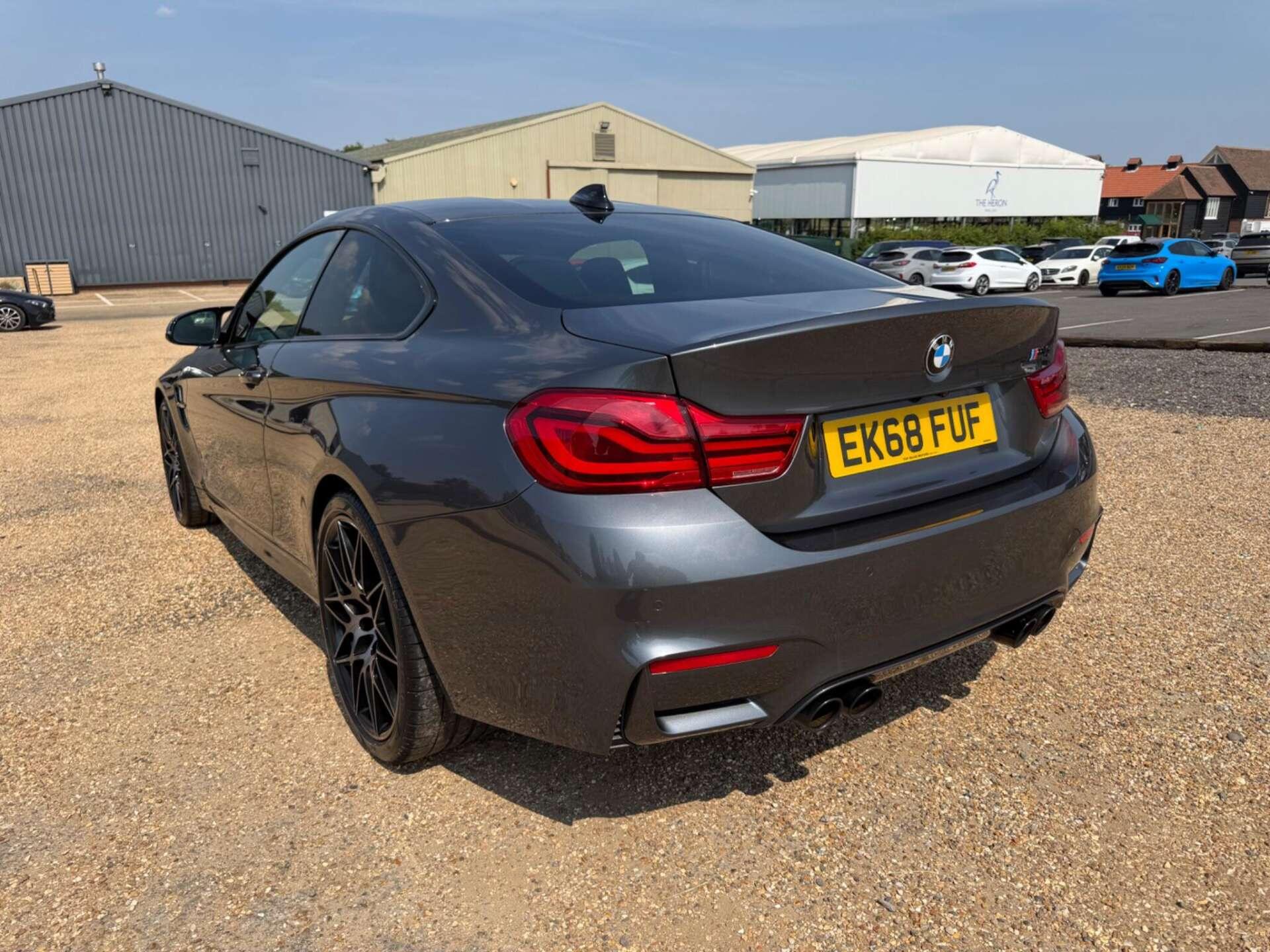 BMW M4 view 3