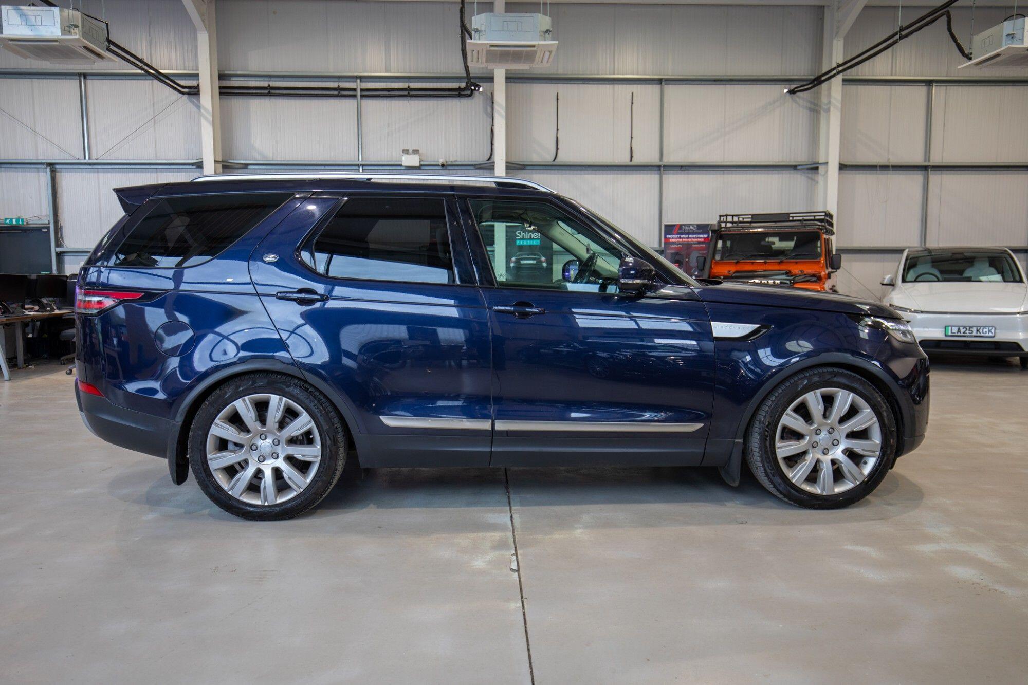 Land Rover Discovery view 12
