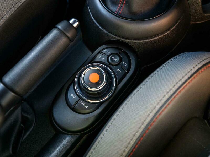 Mini Hatch view 31