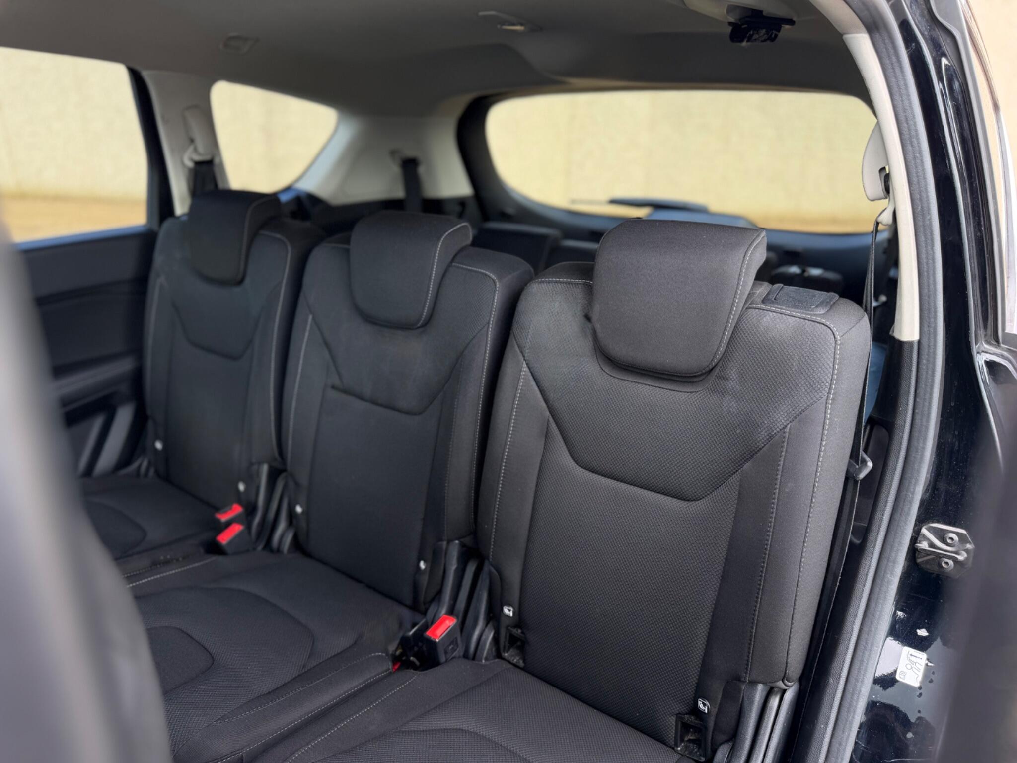 Ford S-Max view 18