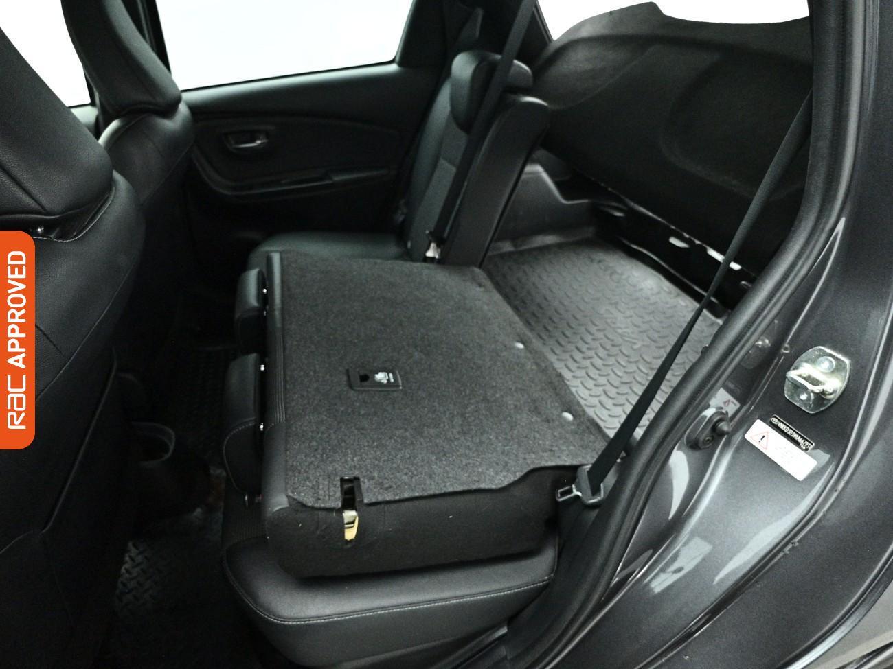 Toyota Yaris view 25
