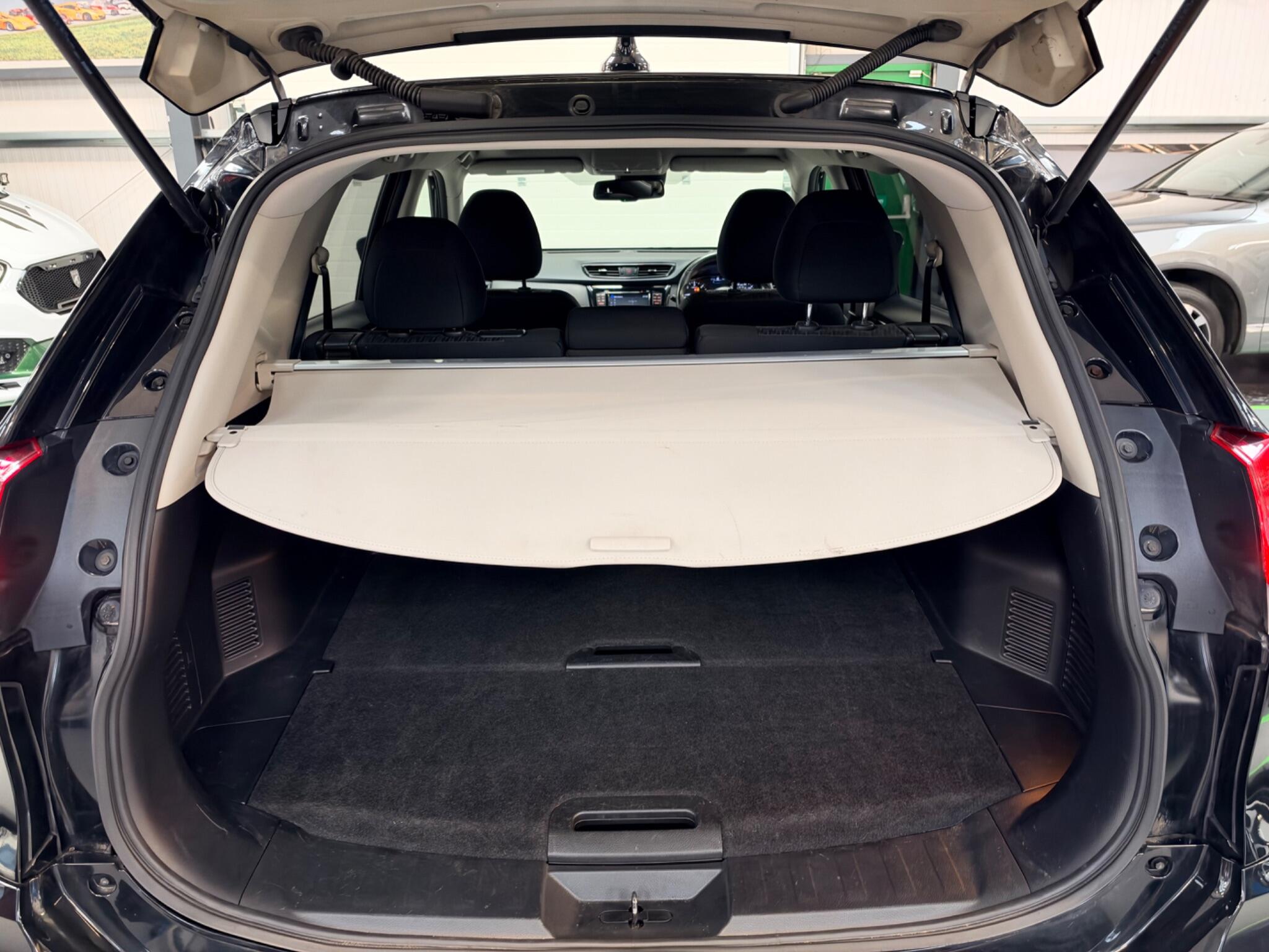 Nissan X-Trail view 35