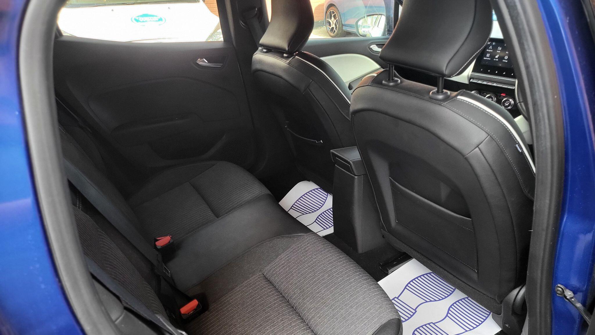 Renault Clio view 17