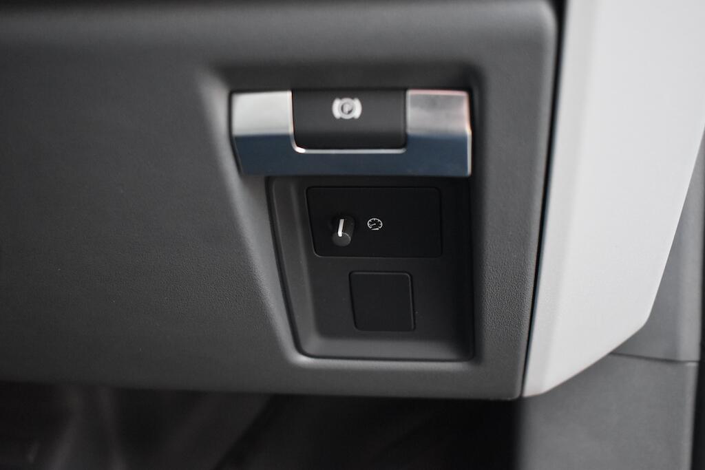 Land Rover Defender view 58