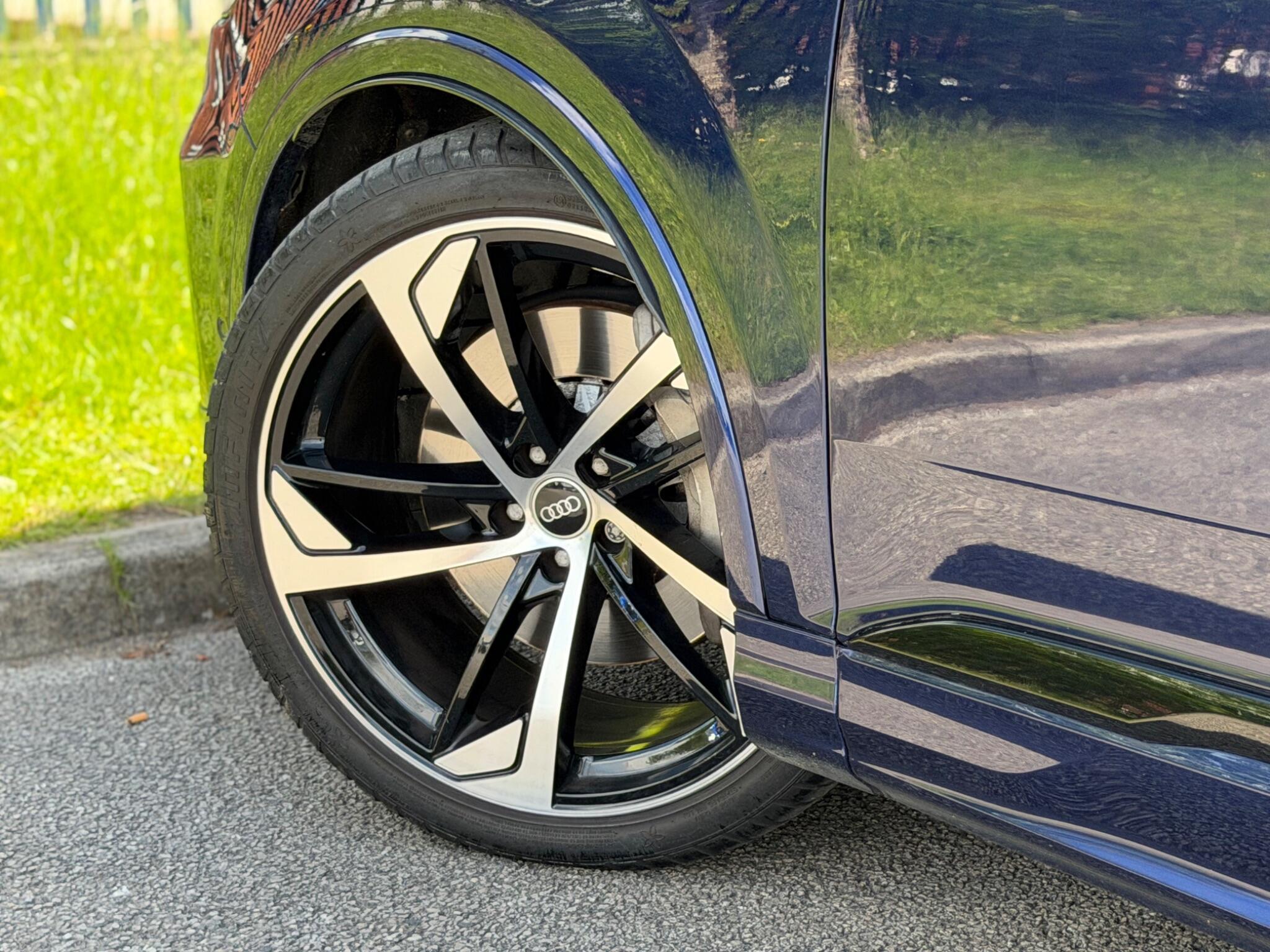 Audi Q7 view 31