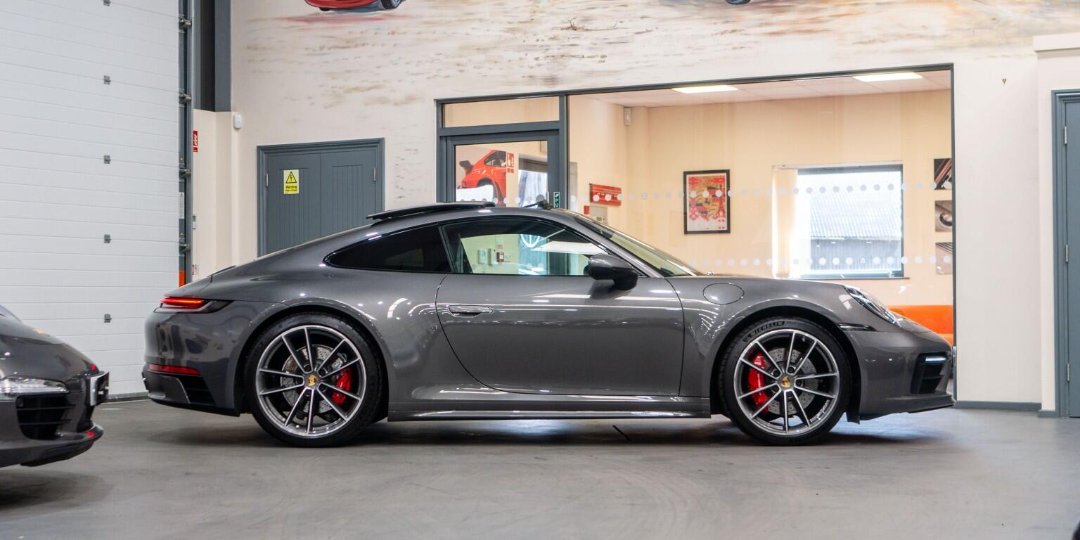 Porsche 911 view 12