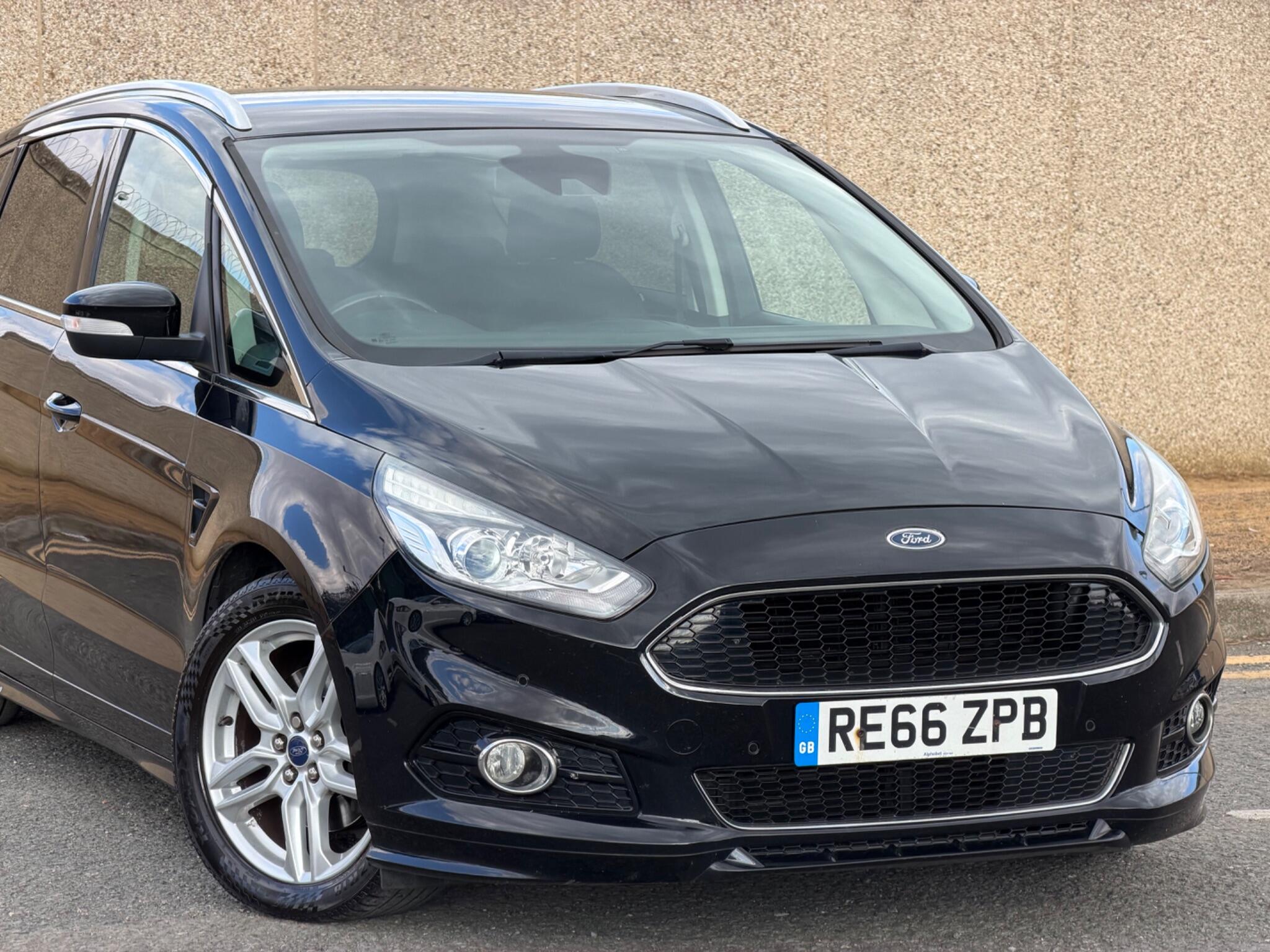 Ford S-Max view 9