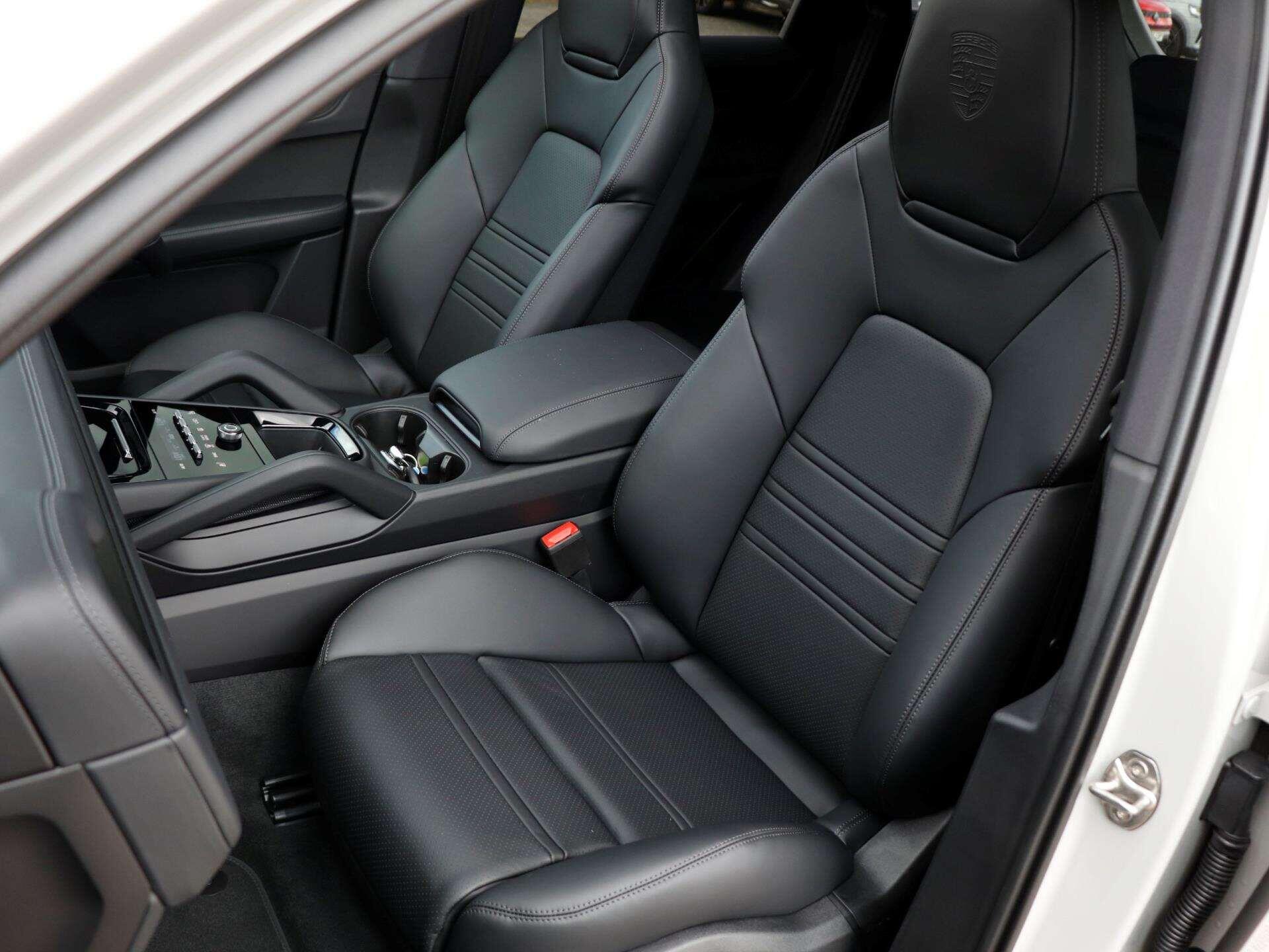 Porsche Cayenne view 26
