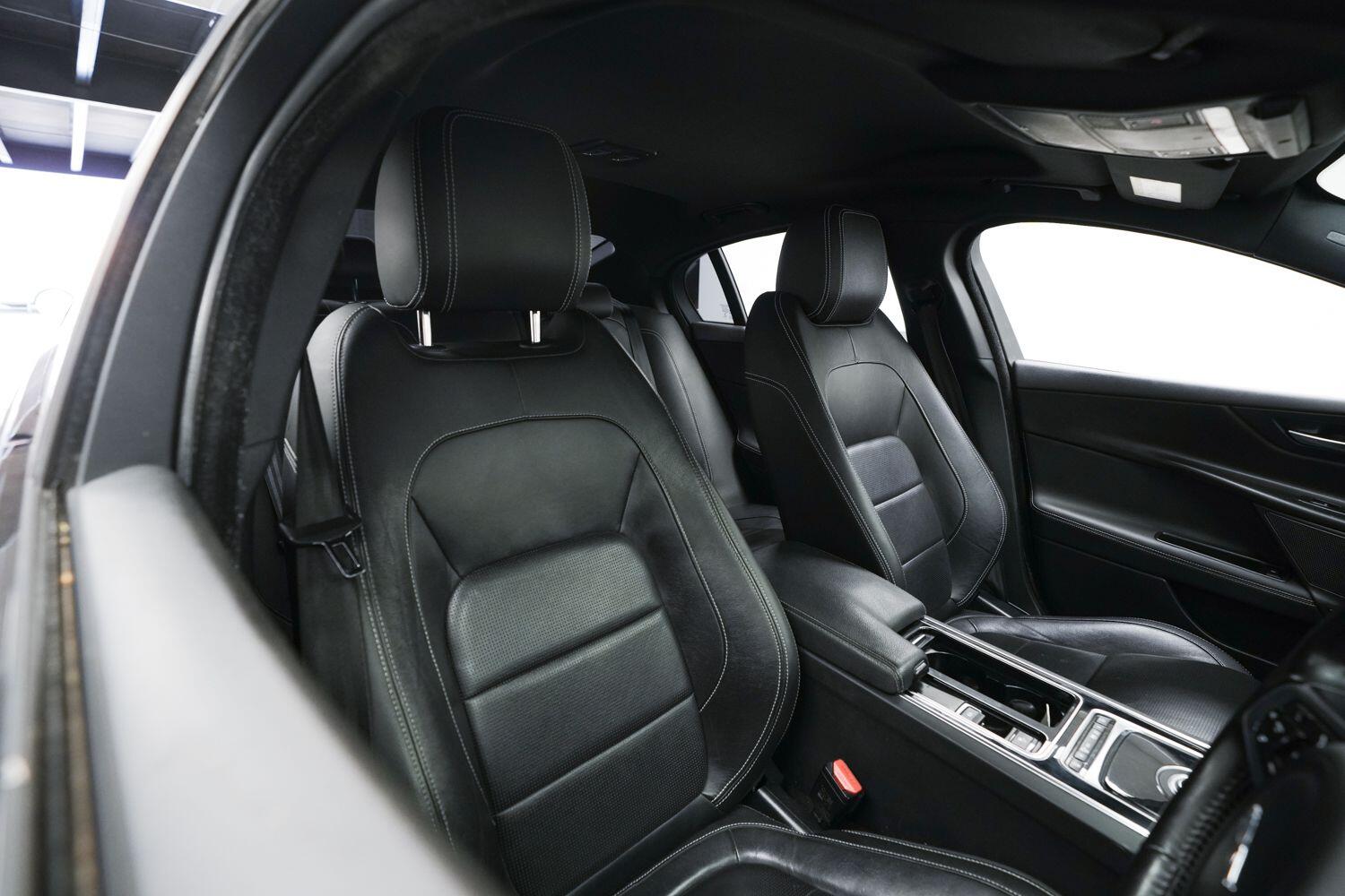 Jaguar Xe view 11