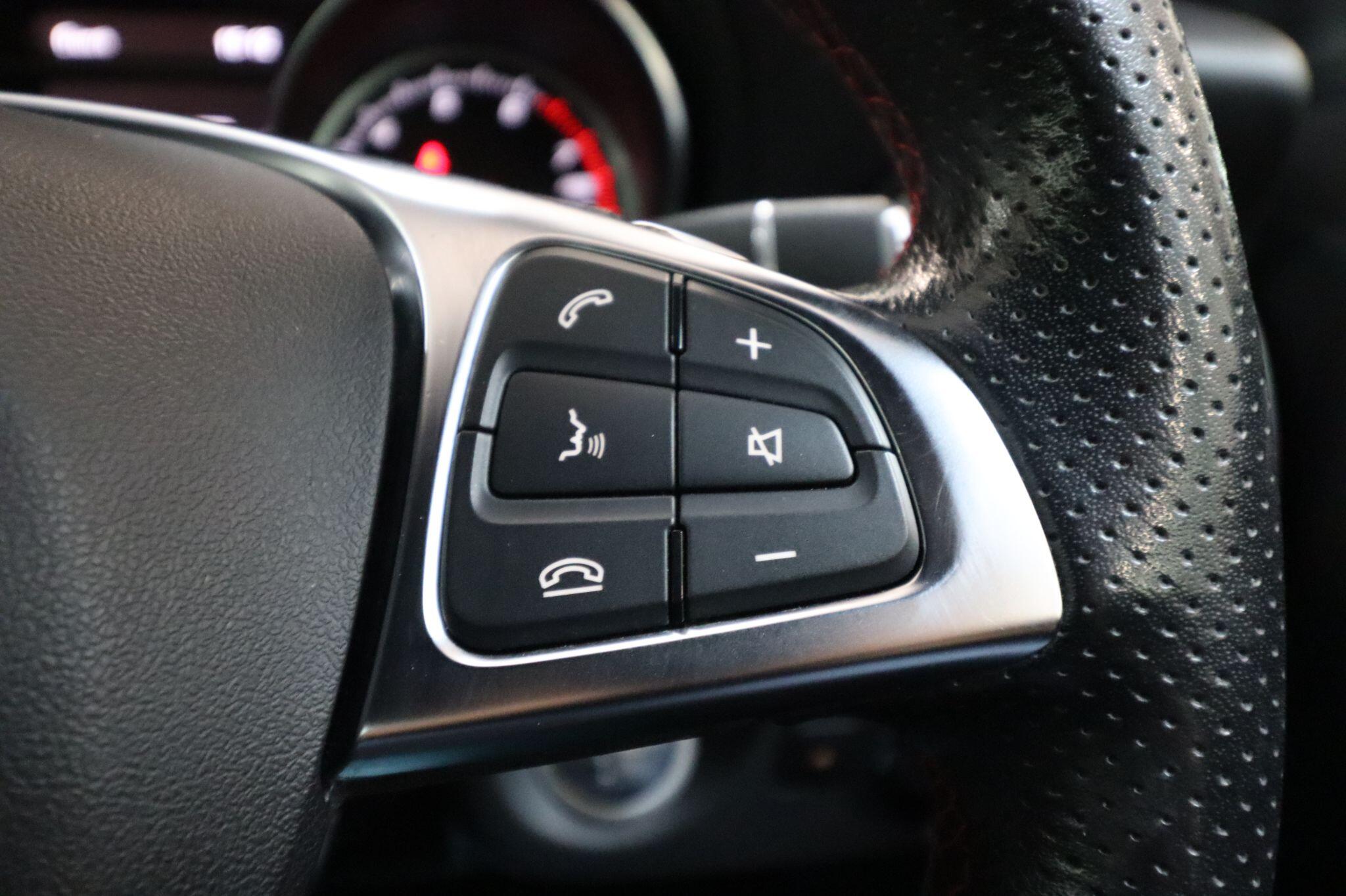 Mercedes-Benz Gla view 38