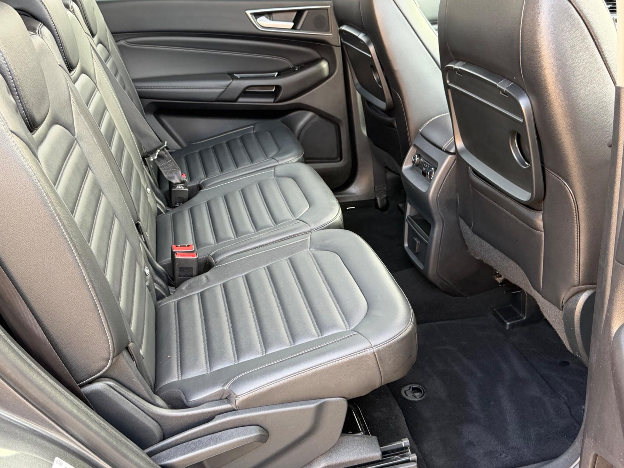 Ford Galaxy view 22