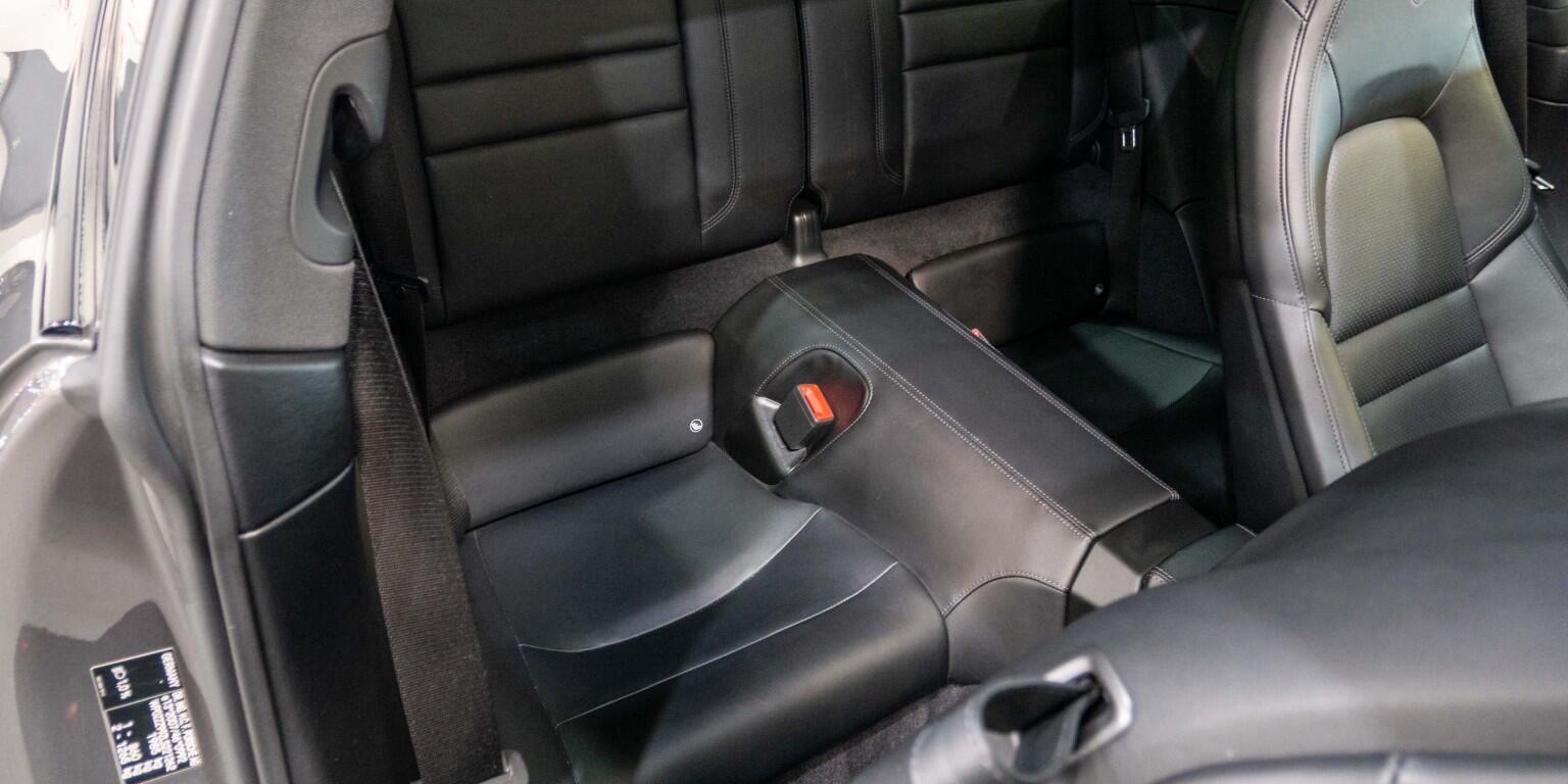 Porsche 911 view 16