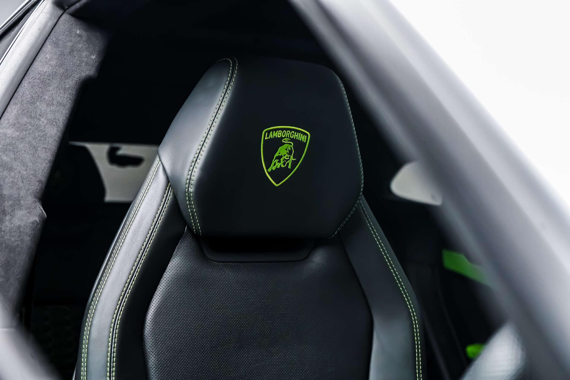 Lamborghini Urus view 9