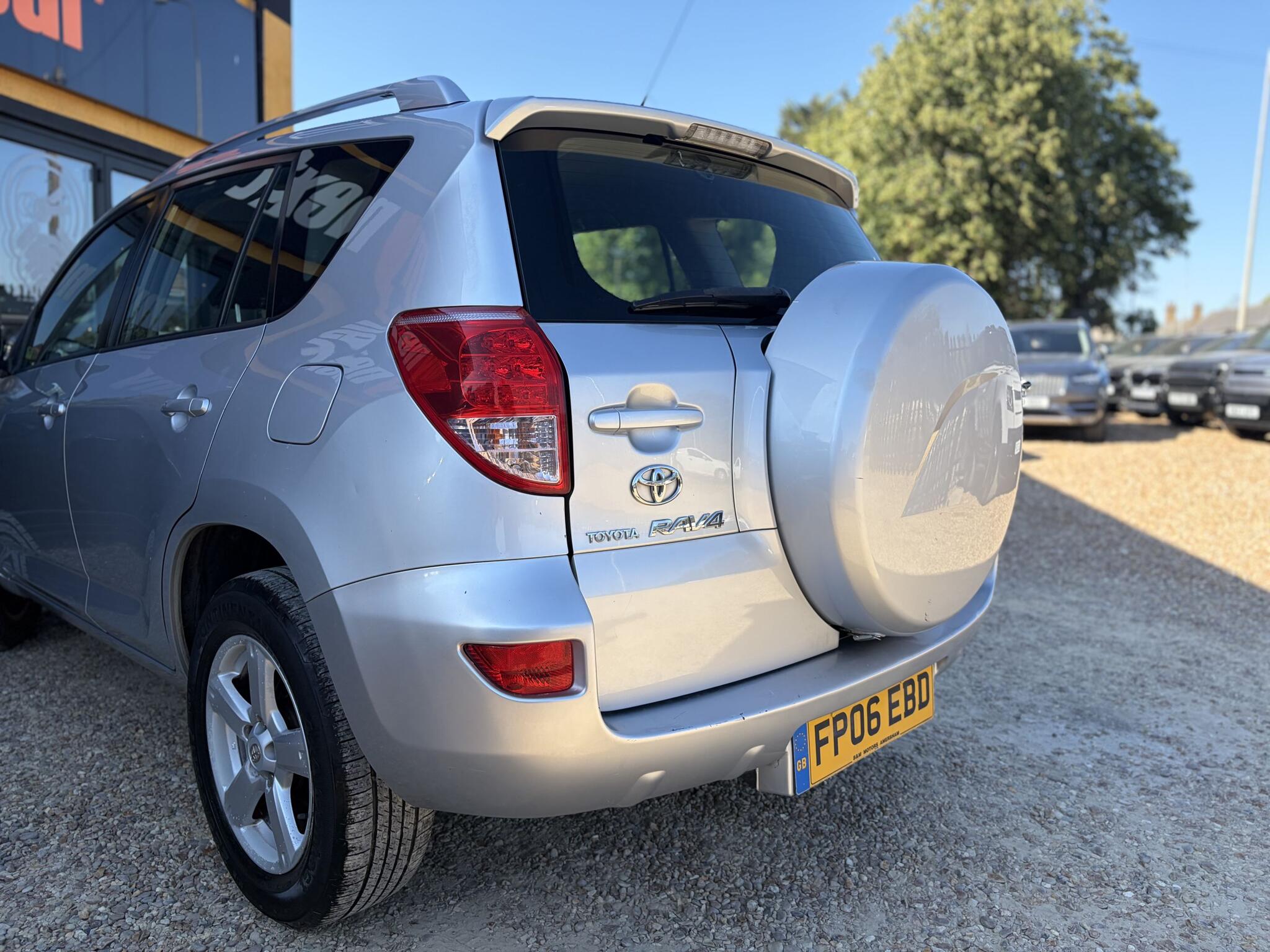 Toyota Rav4 view 7