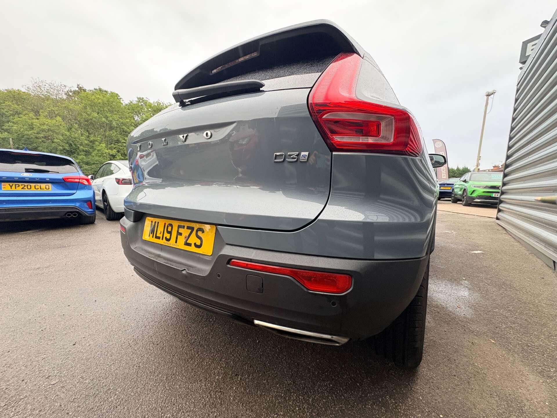 Volvo XC40 view 8