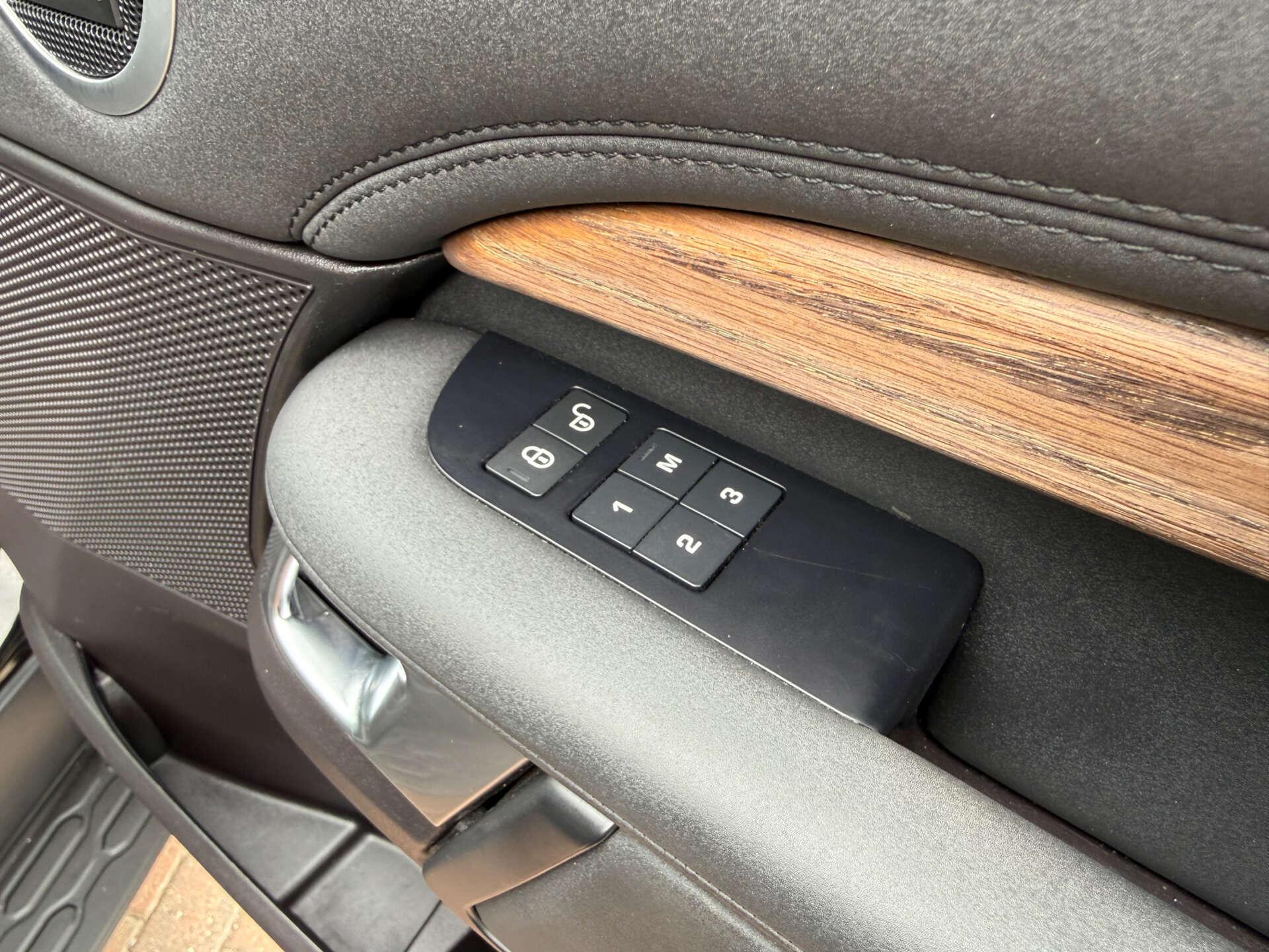 Land Rover Discovery view 41
