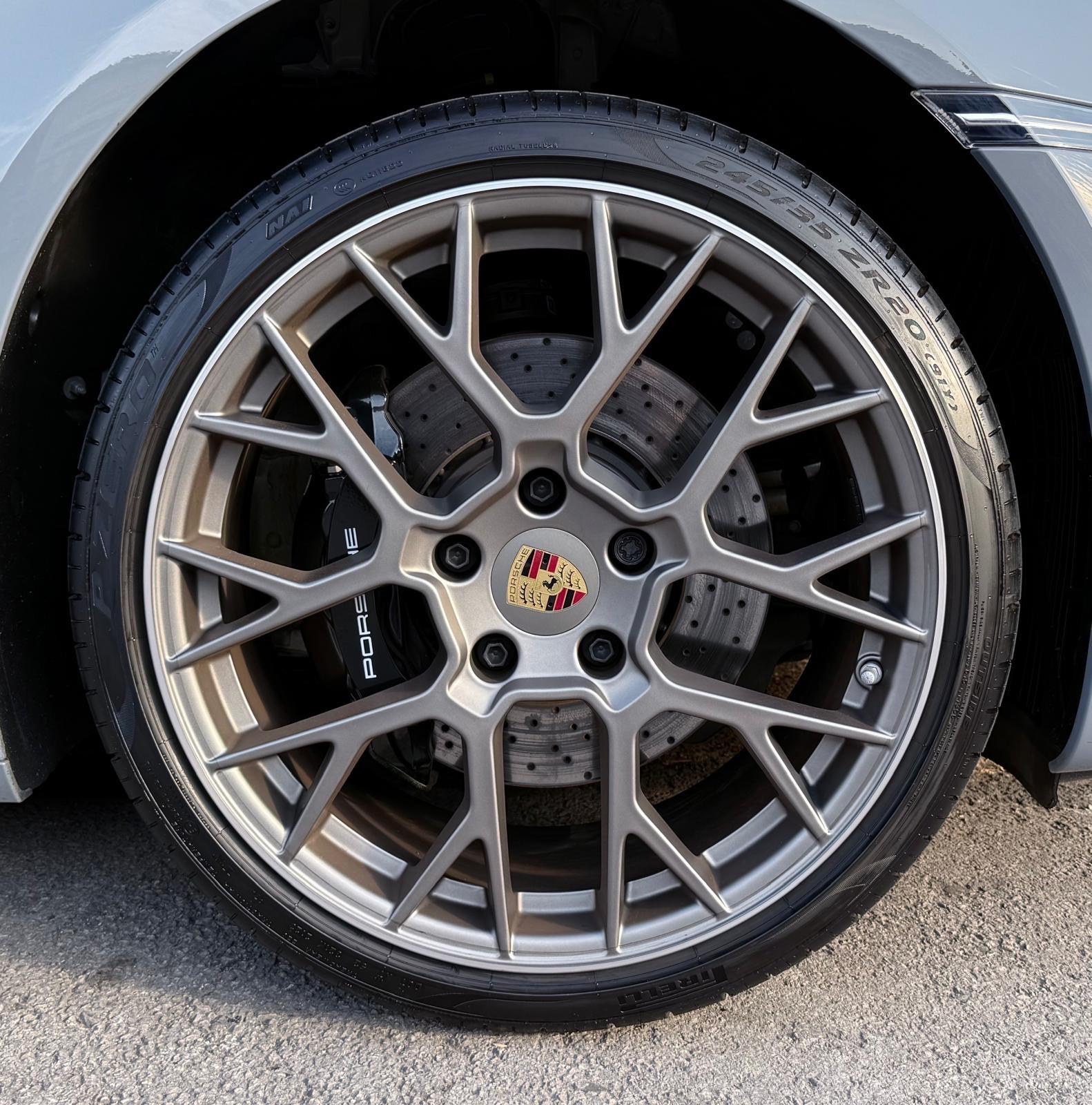 Porsche 911 view 14
