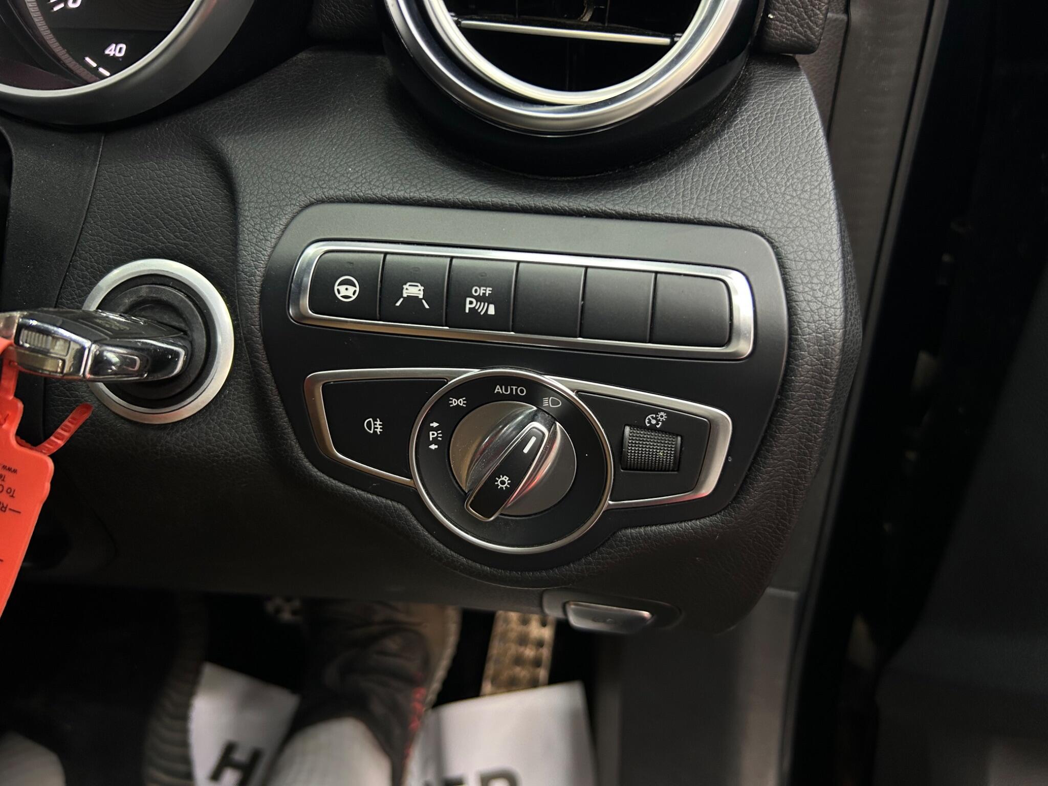 Mercedes-Benz C-Class view 23