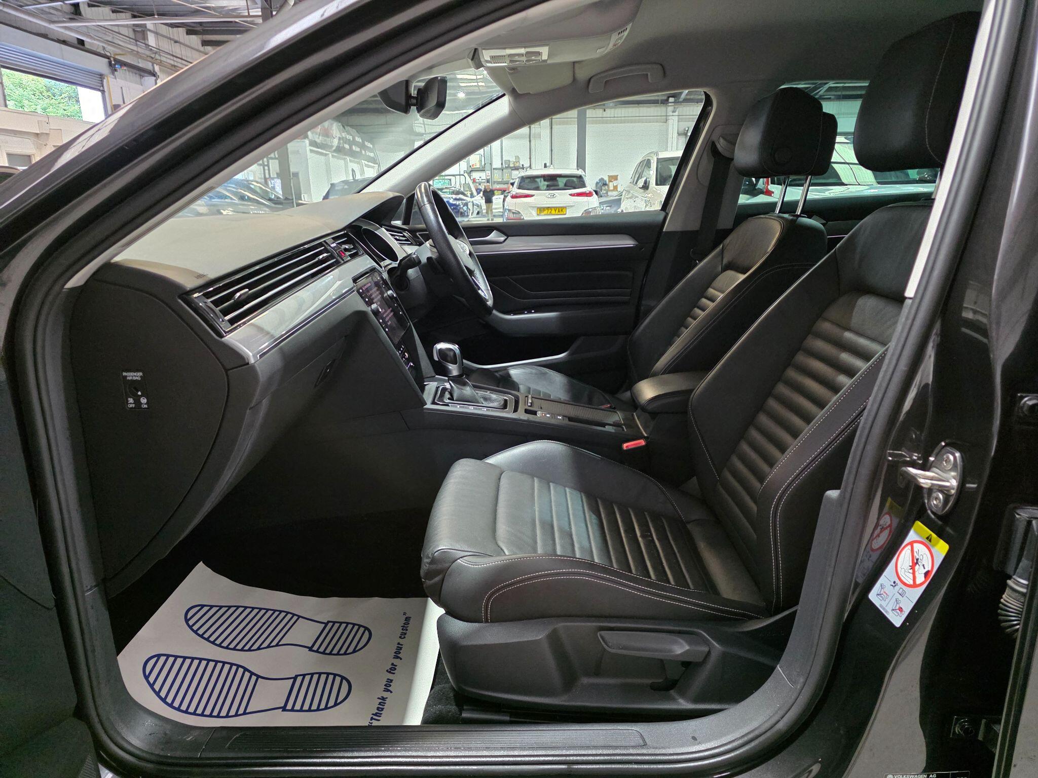 Volkswagen Passat view 25