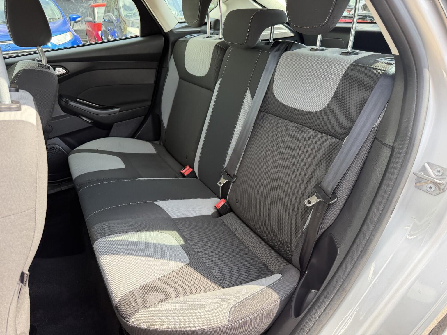 Ford Focus view 15