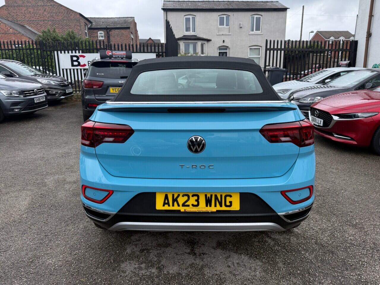 Volkswagen T-Roc view 5