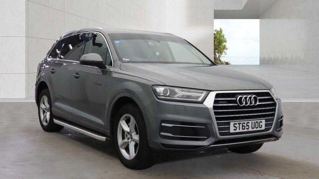 Audi Q7 view 5