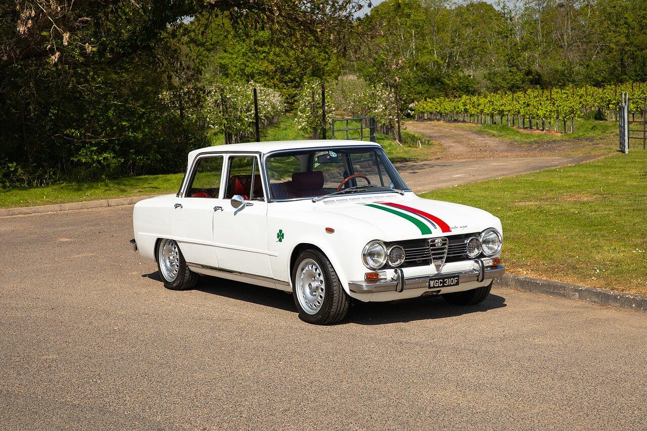 Alfa Romeo Giulia view 113