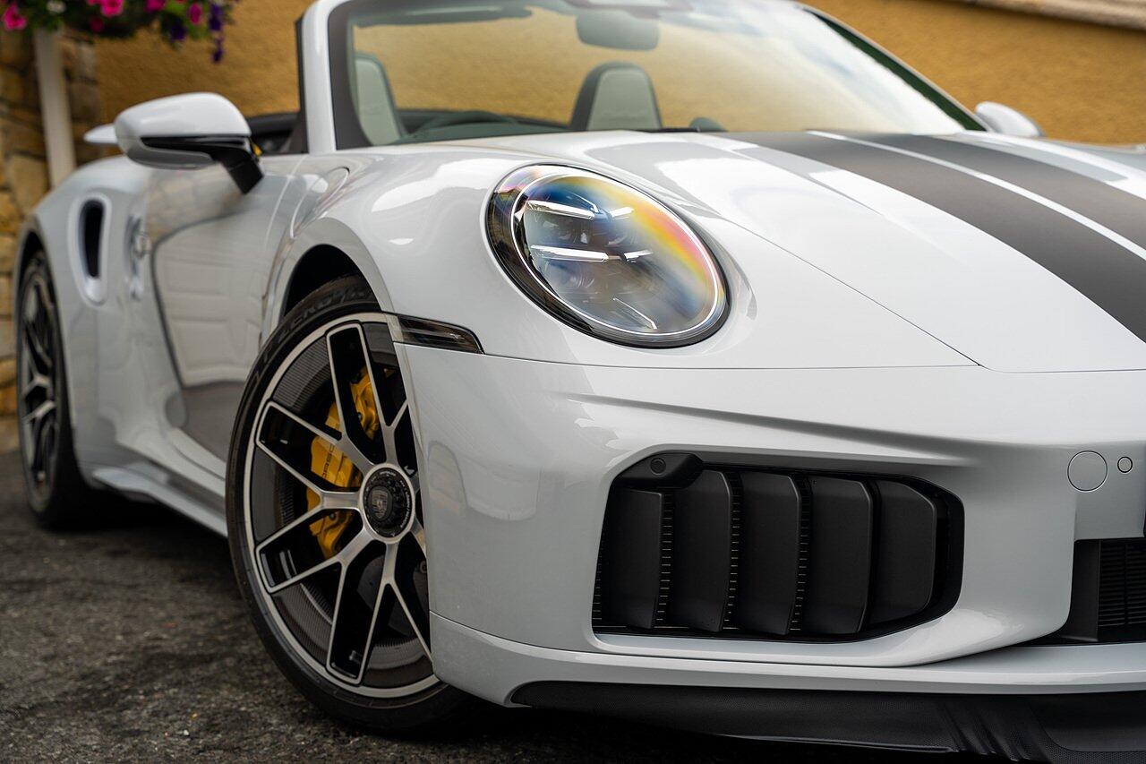Porsche 911 view 30