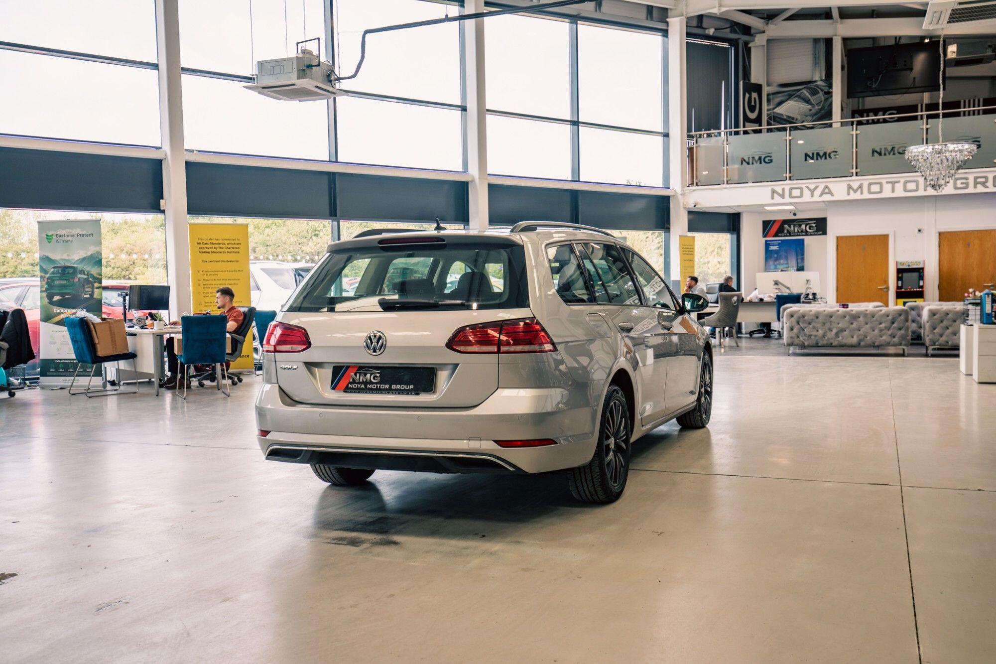 Volkswagen Golf view 29