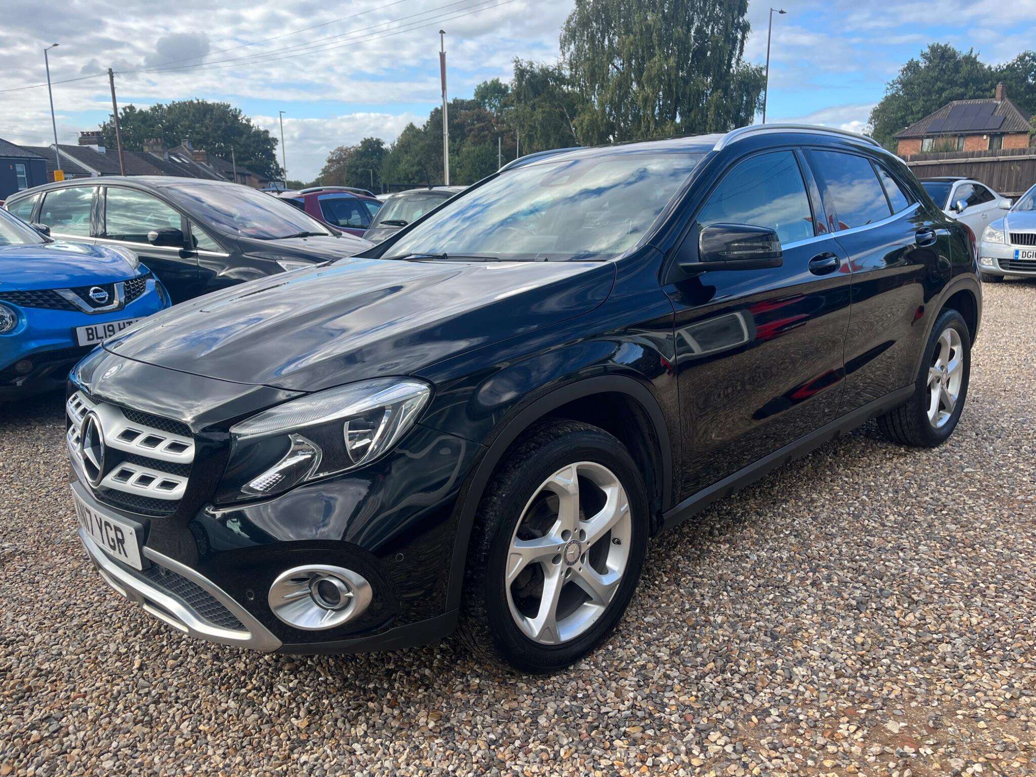 Mercedes-Benz GLA view 10